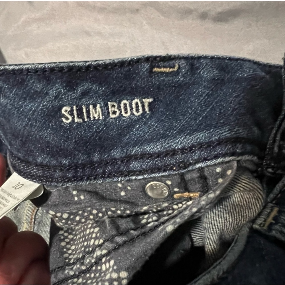 EUC AMERICAN EAGLE DISTRESSED SLIM BOOT JEANS 98% cotton 2% spandex